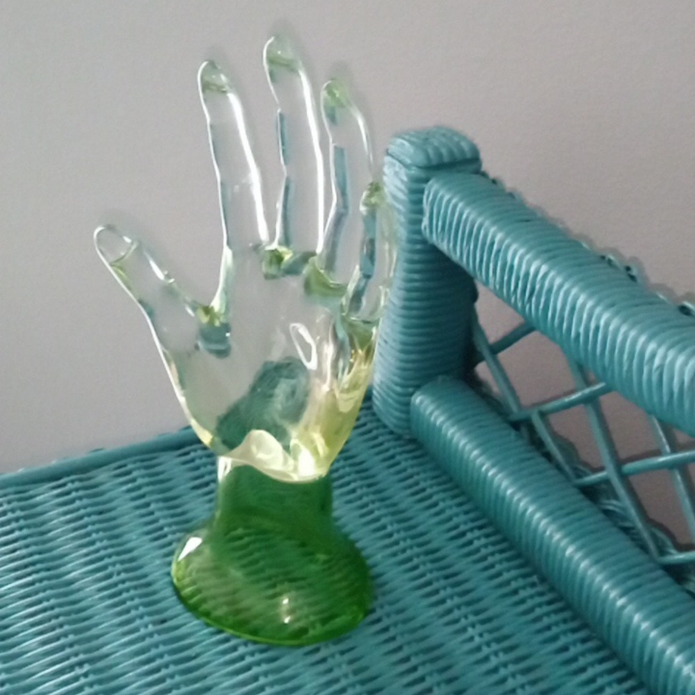 Vintage Acrylic Hand Display - Picture 3 of 7